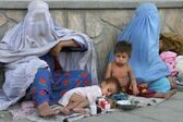 Αφγανιστάν: Γονείς παντρεύουν κορίτσια, ακόμα και μωρά, με αντάλλαγμα χρήματα για να γλιτώσουν τη λιμοκτονία