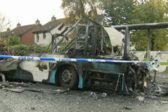 Ένοπλοι επιτέθηκαν και έκαψαν λεωφορείο στη Βόρεια Ιρλανδία