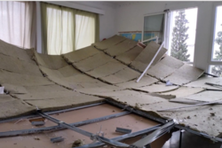 Έπεσε η οροφή σε αίθουσα δημοτικού σχολείου στη Θεσσαλονίκη - Από θαύμα σώθηκαν οι μαθητές (video)
