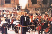 Σαν σήμερα 14 Νοεμβρίου ο Μάνος Χατζιδάκις ιδρύει την «Ορχήστρα των Χρωμάτων»