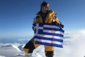 Ελληνίδα αλπινίστρια σκαρφαλώνει στην υψηλότερη κορυφή της Ανταρκτικής